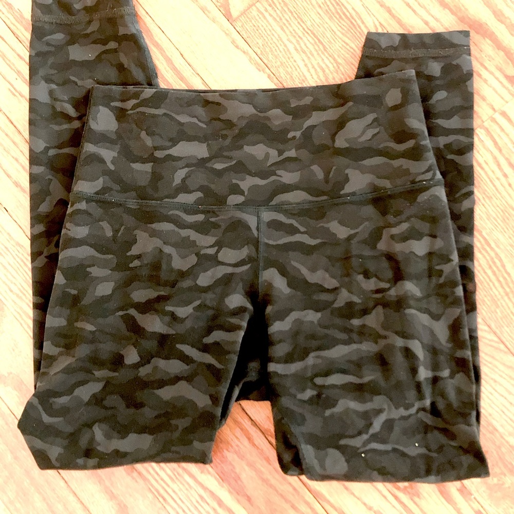 Lululemon Align Black Camo Leggings Size 6